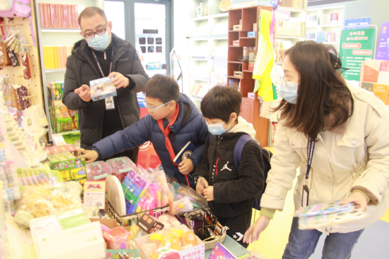 鄭州市二七區(qū)市場監(jiān)管局開展玩具市場突擊檢查，筑牢兒童玩具質量安全防線